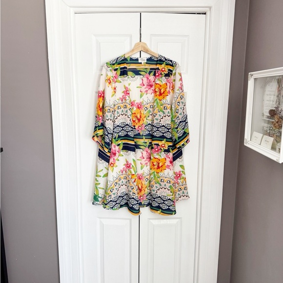 Plus size floral kimono - Picture 2 of 5